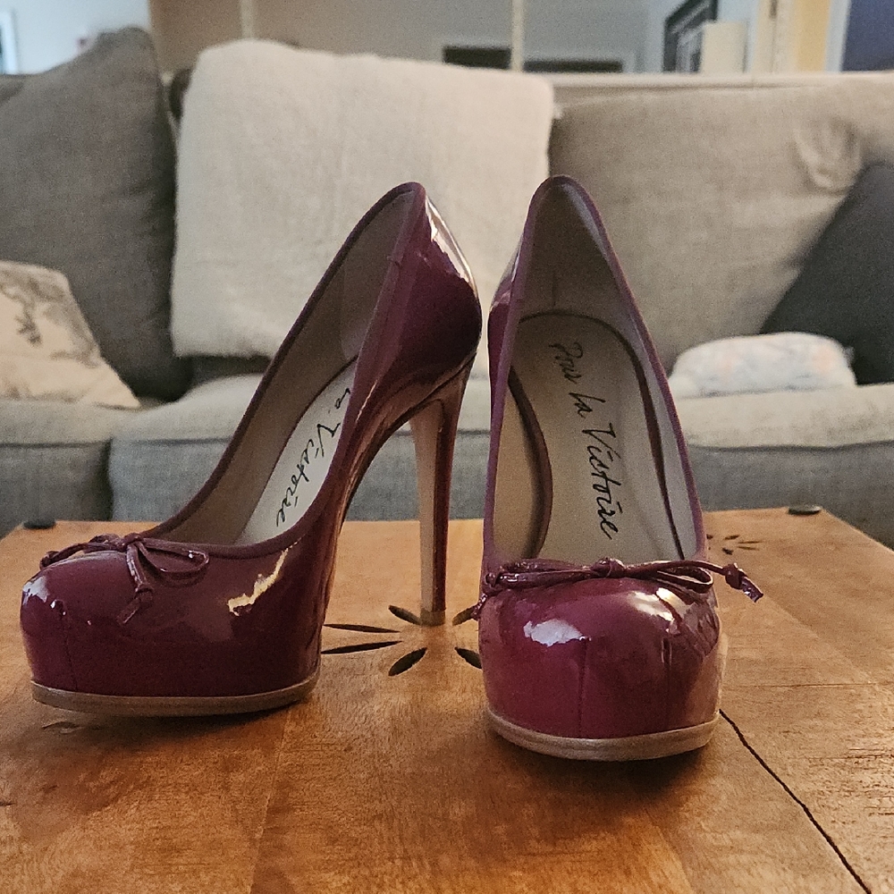 Pour La Victoire Glossy Plum Heels